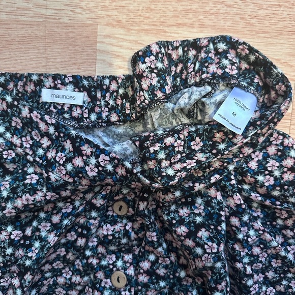 Floral Button-Up Skirt - Black and Pink Size Medium‎ - Picture 3 of 5